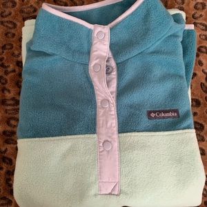 Columbia pullover sweater
